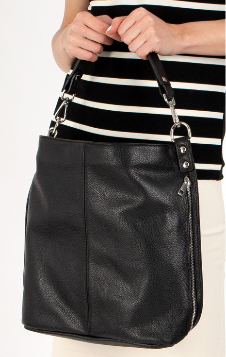 Голяма черна чанта от мека кожа