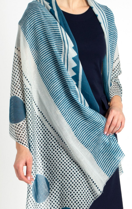 Летен шал от памук, модал и лен в графичен десен в син цвят [1]