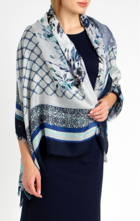 Летен шал от коприна и модал с флорален десен в сини цветове [1]
