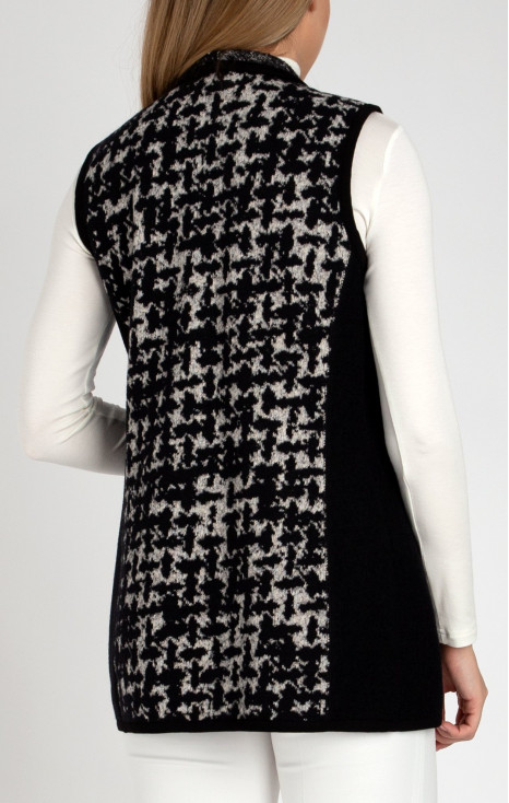 Топла жилетка от свежа вълна в бяло и черно [1]