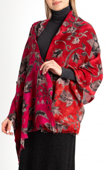Великолепен мек и топъл шал с автентичен дизайн от фина вълна