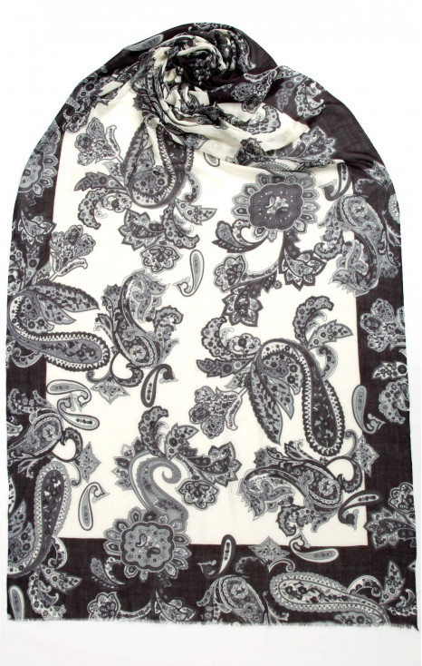 Великолепен мек и топъл шал с автентичен дизайн от фина вълна [1]