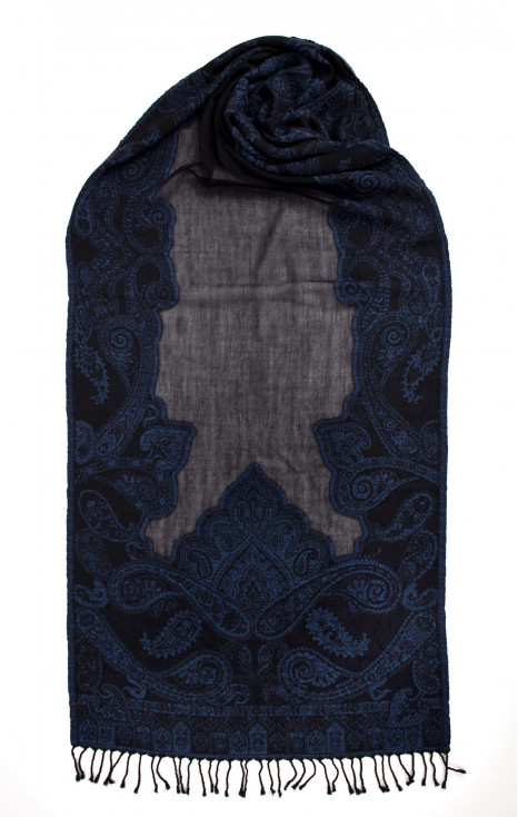 Великолепен мек и топъл шал с автентичен дизайн от фина вълна [1]