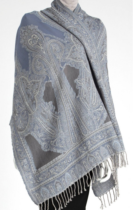 Великолепен мек и топъл шал с автентичен дизайн от фина вълна