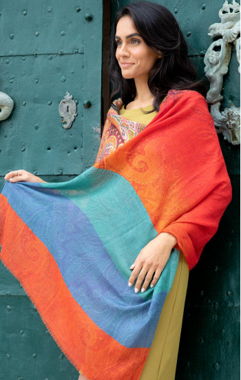 Атрактивен шал от фина вълна Fire Red Paisley Passion [1]