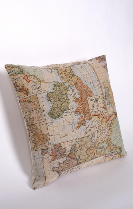 Декоративна калъфка за възглавница в атрактивен мотив на карта на света