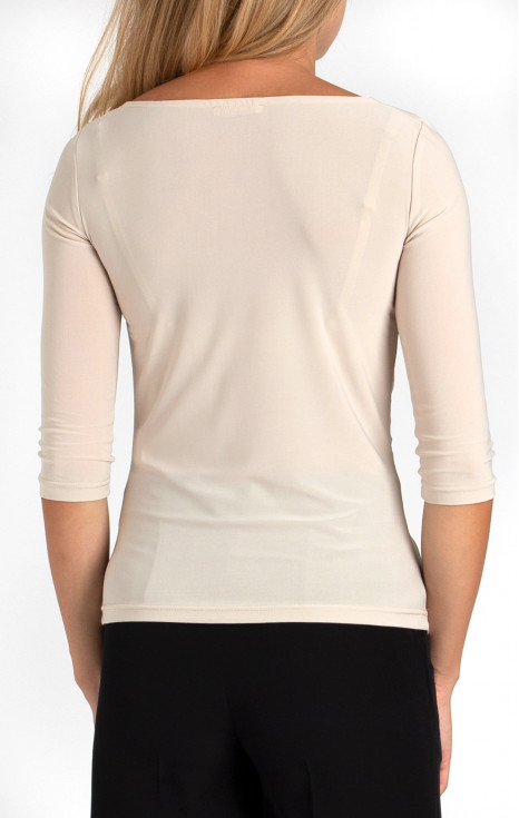 Стилна блуза с драпирано деколте в бежов цвят