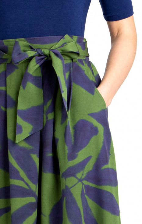 Елегантна дълга пола с флорален десен в синьо и зелено, от луксозна вискоза