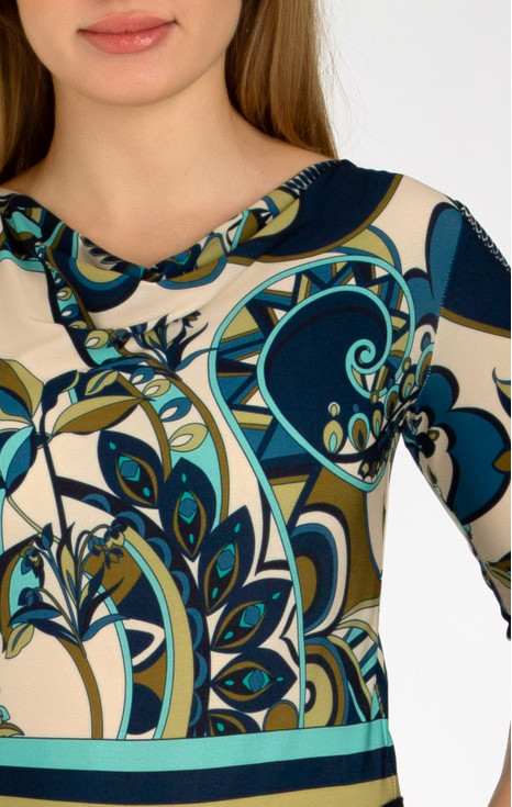 Атрактивна блуза от еластично трико с драпирано деколте и абстрактен флорален принт [1]