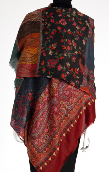 Великолепен мек и топъл шал с автентичен дизайн от фина вълна в цвят Marsala и стилен кашмирен мотив