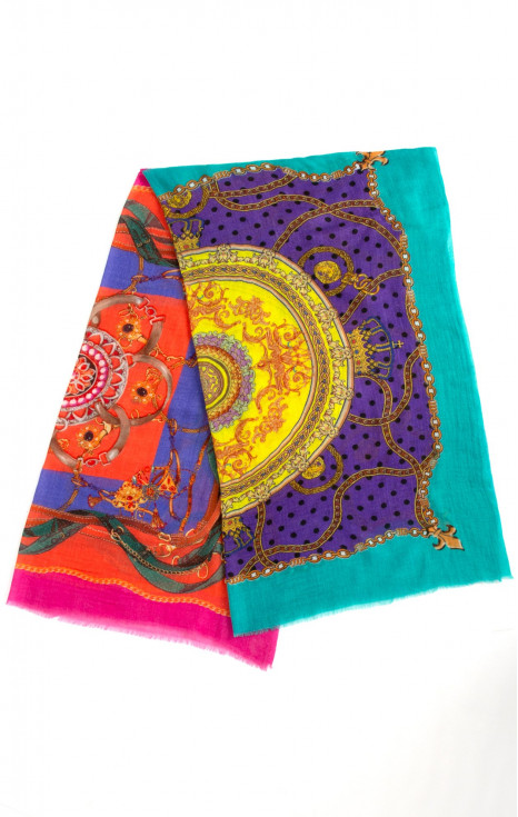 Шал от мека тъкана вълна и коприна в пъстри цветове с атрактивни Мандала мотиви