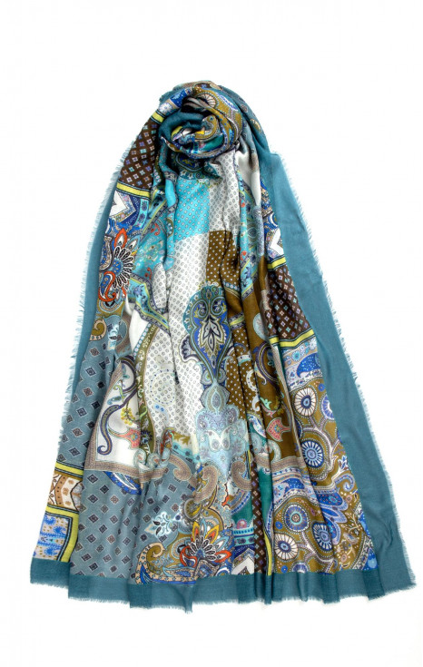 Великолепен мек шал от кашмир и модал с кашмирени мотиви в синьо-зелена гама