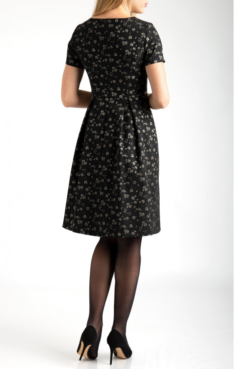 Елегантна черна рокля с блестящ флорален десен [1]