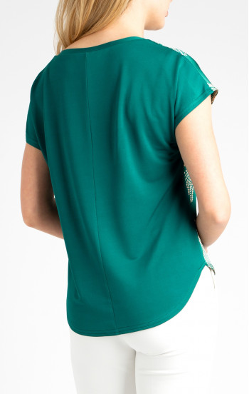 Елегантна блуза в свободен силует в цвят Alpine Green с графичен принт [1]