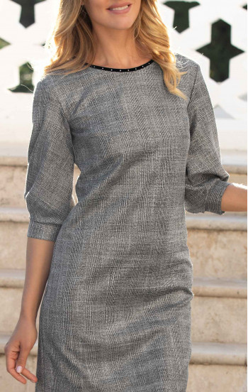 Стилна рокля в черно-бяло каре със сребрист блясък [1]