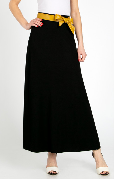 Елегантна пола от леко трико в черен цвят