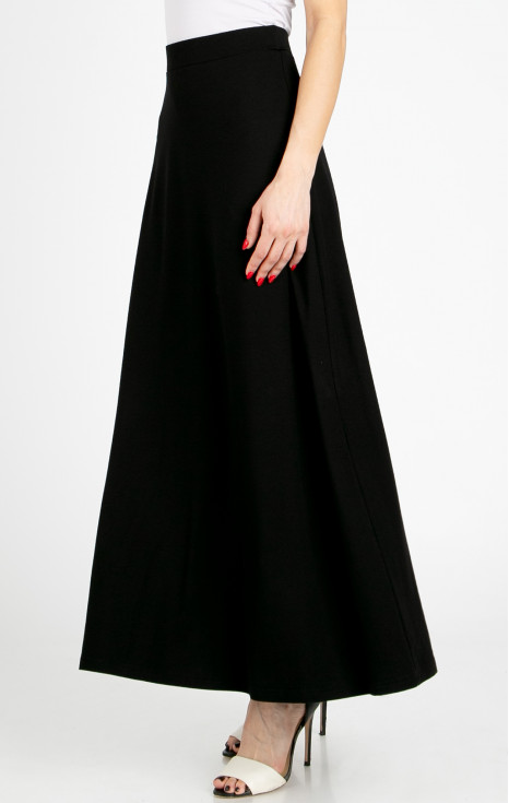 Елегантна пола от леко трико в черен цвят