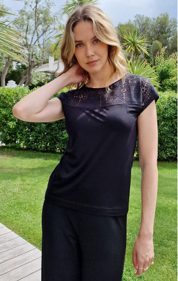 Елегантна блуза с платка от дантелa в черен цвят [1]