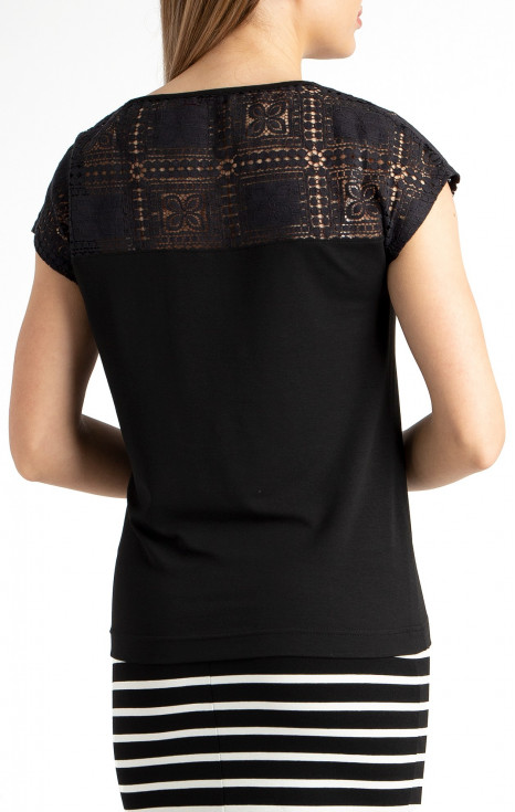 Елегантна блуза с платка от дантелa в черен цвят