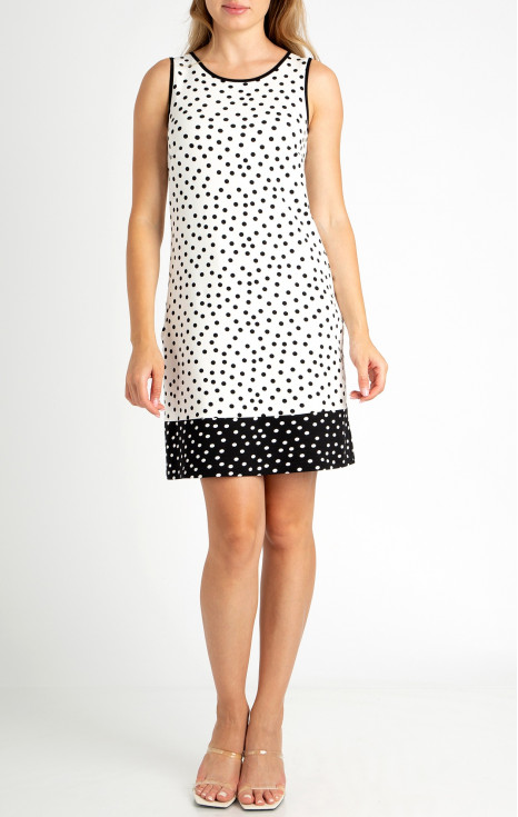 Комфортна рокля от памук в стил Polka Dots в бяло и черно.