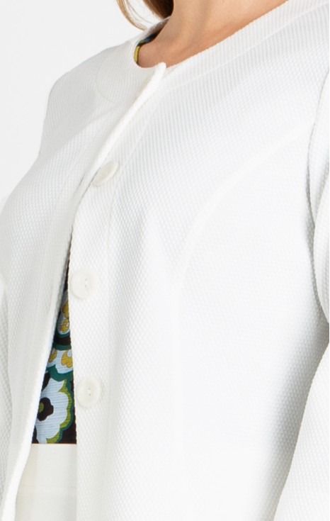 Спортно сако от еластична трикотажна материя в бяло