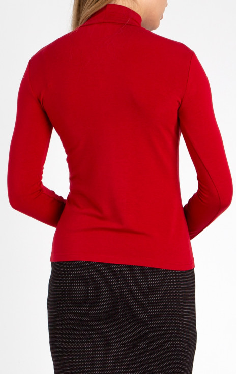Блуза с поло яка и набор на деколтето в червен цвят
