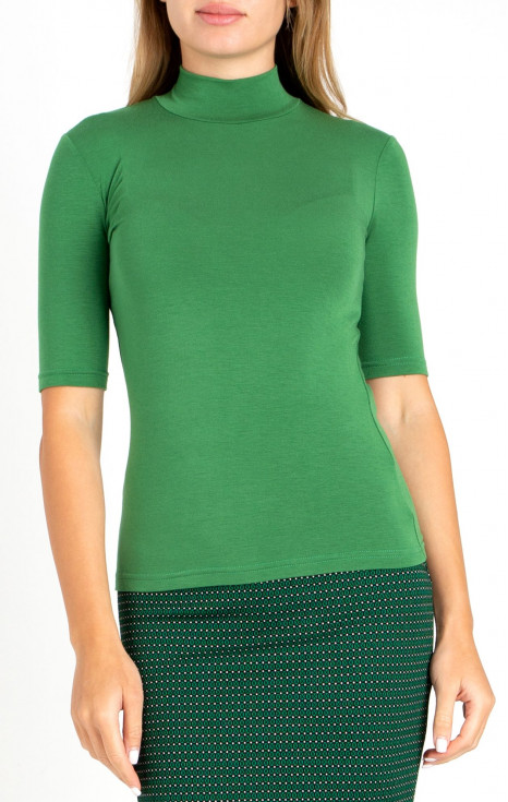 Блуза от меко трико с ниска поло яка в зелен цвят