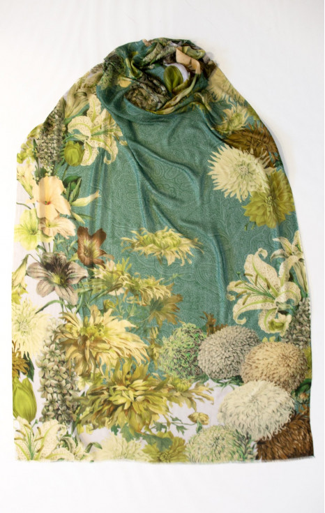Лек шал от коприна и модал с флорални мотиви в цвят Granita green