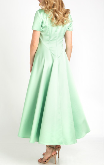Елегантна дълга рокля с асиметричен подгъв в цвят Pastel  Green със сатенен блясък [1]