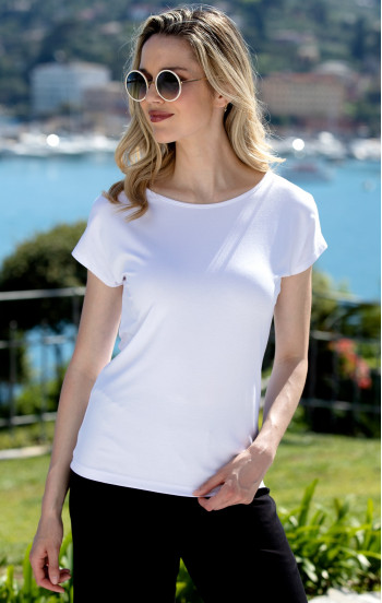 Блуза в свободен силует от мека и еластична трикотажна материя в бял цвят
