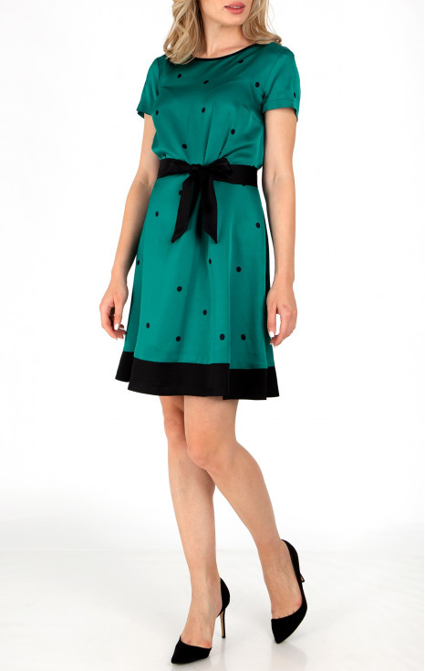Къса рокля от луксозна сатенирана вискоза в А силует в цвят Verdant Green в стил Polka Dots