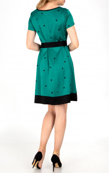 Къса рокля от луксозна сатенирана вискоза в А силует в цвят Verdant Green в стил Polka Dots [1]