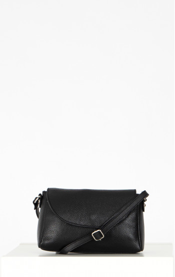 Малка черна чанта през рамо от естествена кожа