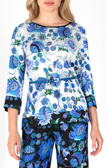 Елегантна блуза от сатенирана вискоза в бяло със сини флорални мотиви [1]