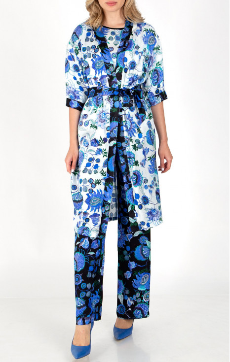 Стилно кимоно с миди дължина от сатенирана вискоза в бяло със сини флорални мотиви [1]