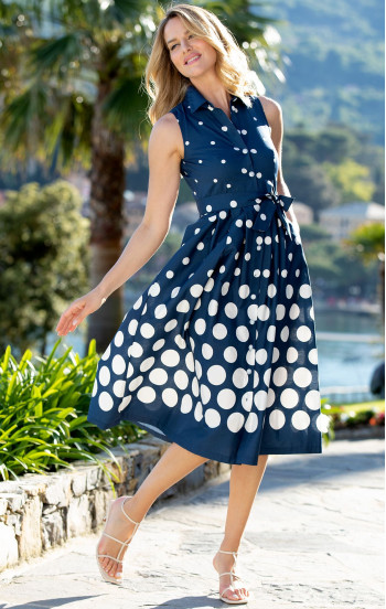 Стилна разкроена рокля от памук с динамични точки на синя основа [1]