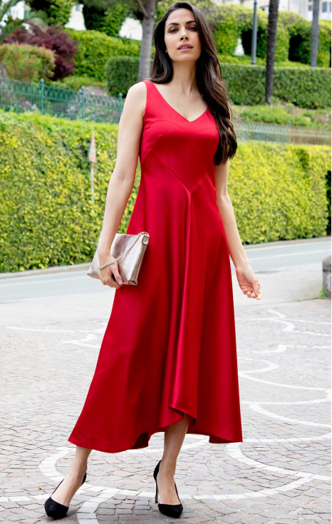 Изискана дълга рокля от плътен сатен в червено