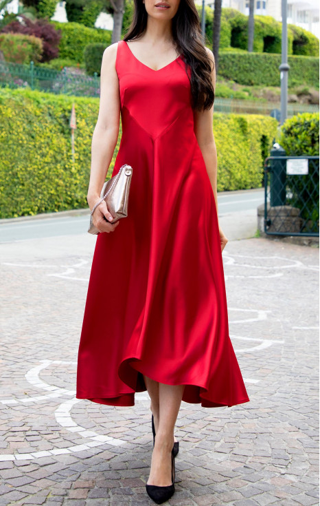 Изискана дълга рокля от плътен сатен в червено [1]