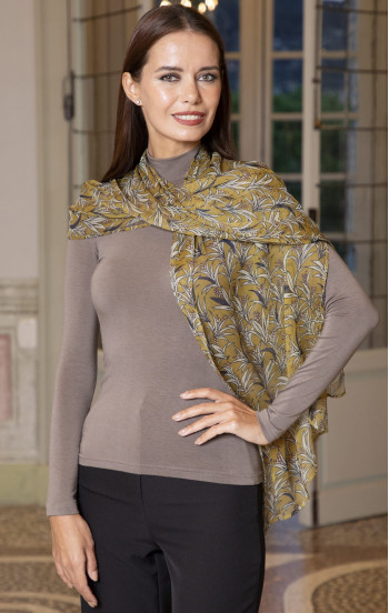 Нежен ефирен шал от естествена коприна в цвят Dried Tobacco