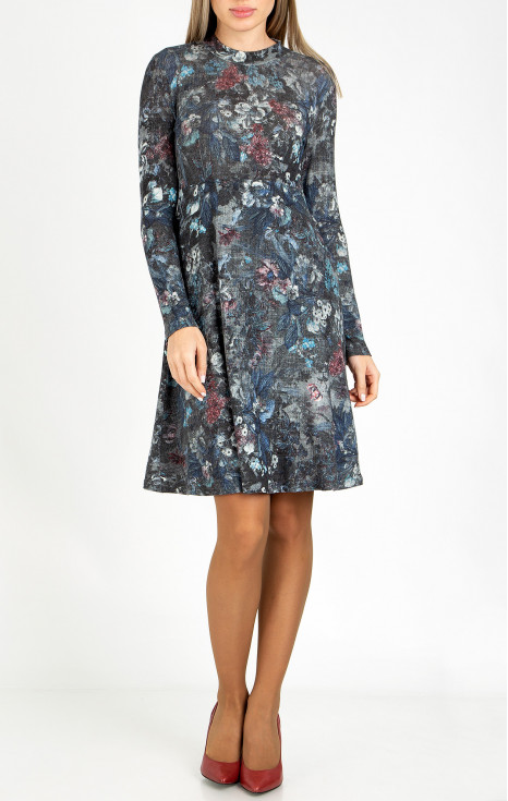 Рокля с висока талия от топла и мека материя в графитено сиво с флорален принт