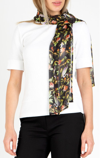 Ефирен черен шал от вискоза с флорален принт