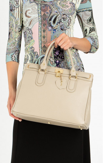 Голяма дамска чанта с изискан дизайн от естествена кожа в цвят Sesame