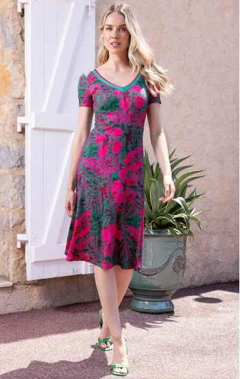 Ежедневна рокля в зелено - Evergreen с флорални мотиви в цвят Fuchsia Rose
