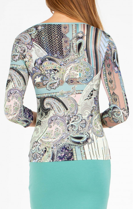 Блуза от меко трико с пейсли мотиви в синьо-зелена гама
