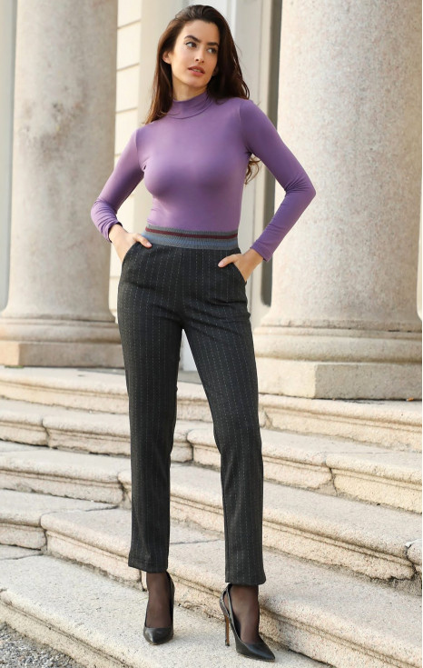 Елегантен панталон от стегната трикотажна материя в черно с бяло райе [1]