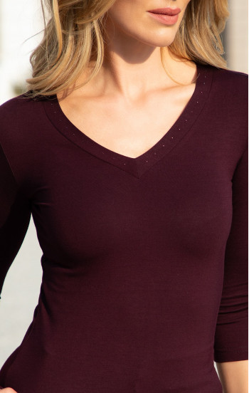 Елегантна блуза с камъни Swarovski по линията на деколтето в цвят Fig [1]