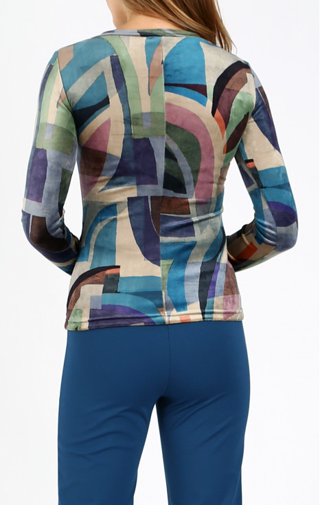 Блуза от кадифе с лодка деколте в красив геометричен десен в синьо-зелена гама [1]