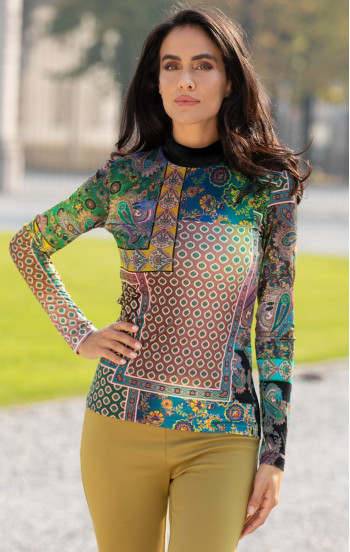 Поло блуза от леко трико с ефектен пачуърк десен