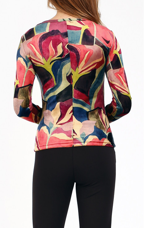Блуза от кадифе с лодка деколте в топъл флорален десен
