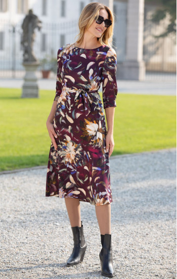 Елегантна рокля от луксозна вискоза в цвят Grape Wine с живописен флорален принт